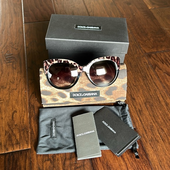 Dolce and Gabbana sunglasses - Picture 2 of 7